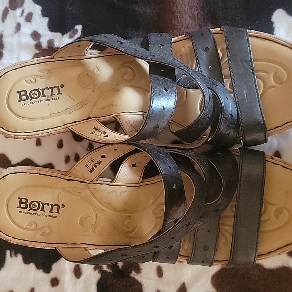 Born wedge shoes